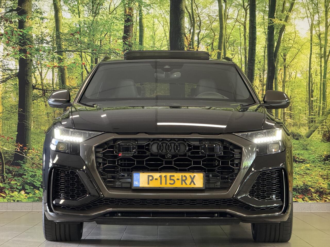 Audi RSQ8 4.0 TFSI RS Q8 quattro | Carbon Optiek Pakket | Dynamic Plus | Keramisch | 23'' lichtmetaal | Panoramadak | Massage | 600 Pk! | Head-up display | Trekhaak | Bang & Olufson |