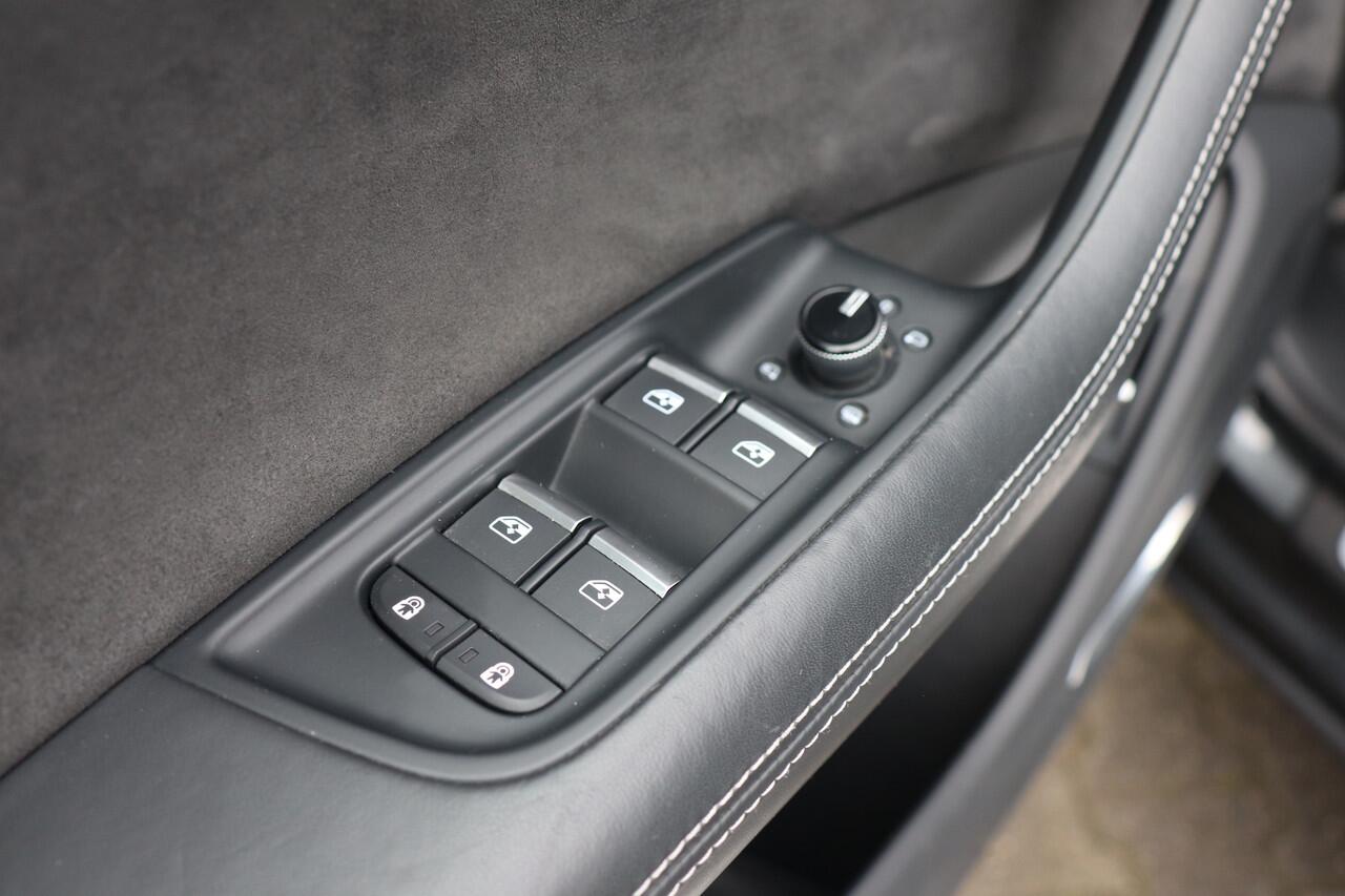 Audi RSQ8 4.0 TFSI quattro, Keramisch, Pano, Dealer onderhouden