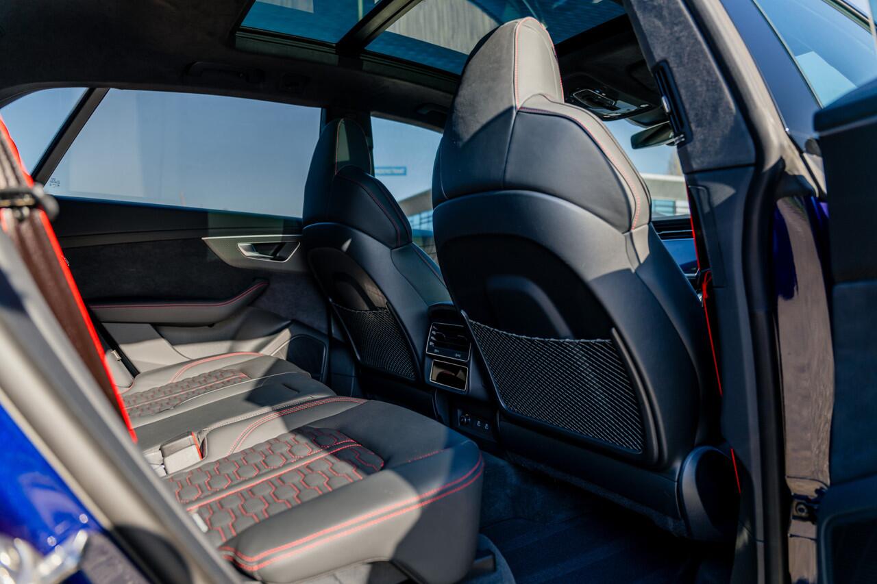 Audi RSQ8 ABT RSQ8-S 700PK | ABT HR23 Glossy Black | Dynamic plus | Carbon exterieur | Designo Mystic blauw (Audi Exclusive) | Keramische remmen | Panorama dak | alcantara hemel | RS Design pakket rood Assistentie pakket plus | Uitgebreid leder pakket | Head-up | M