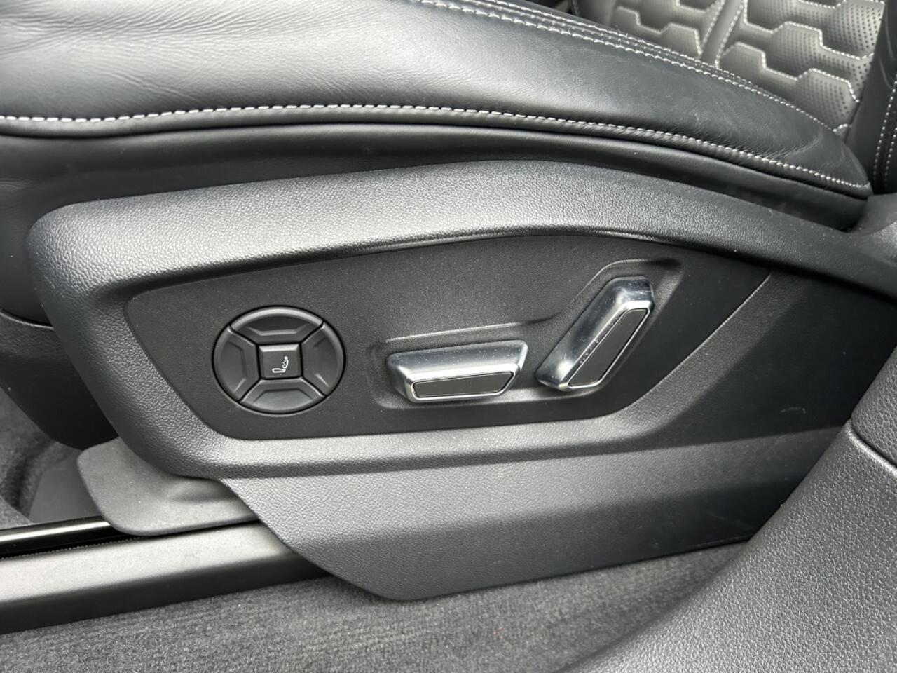 Audi RSQ8 Dynamic Carbon B&O Ceramic NIEUW! ?