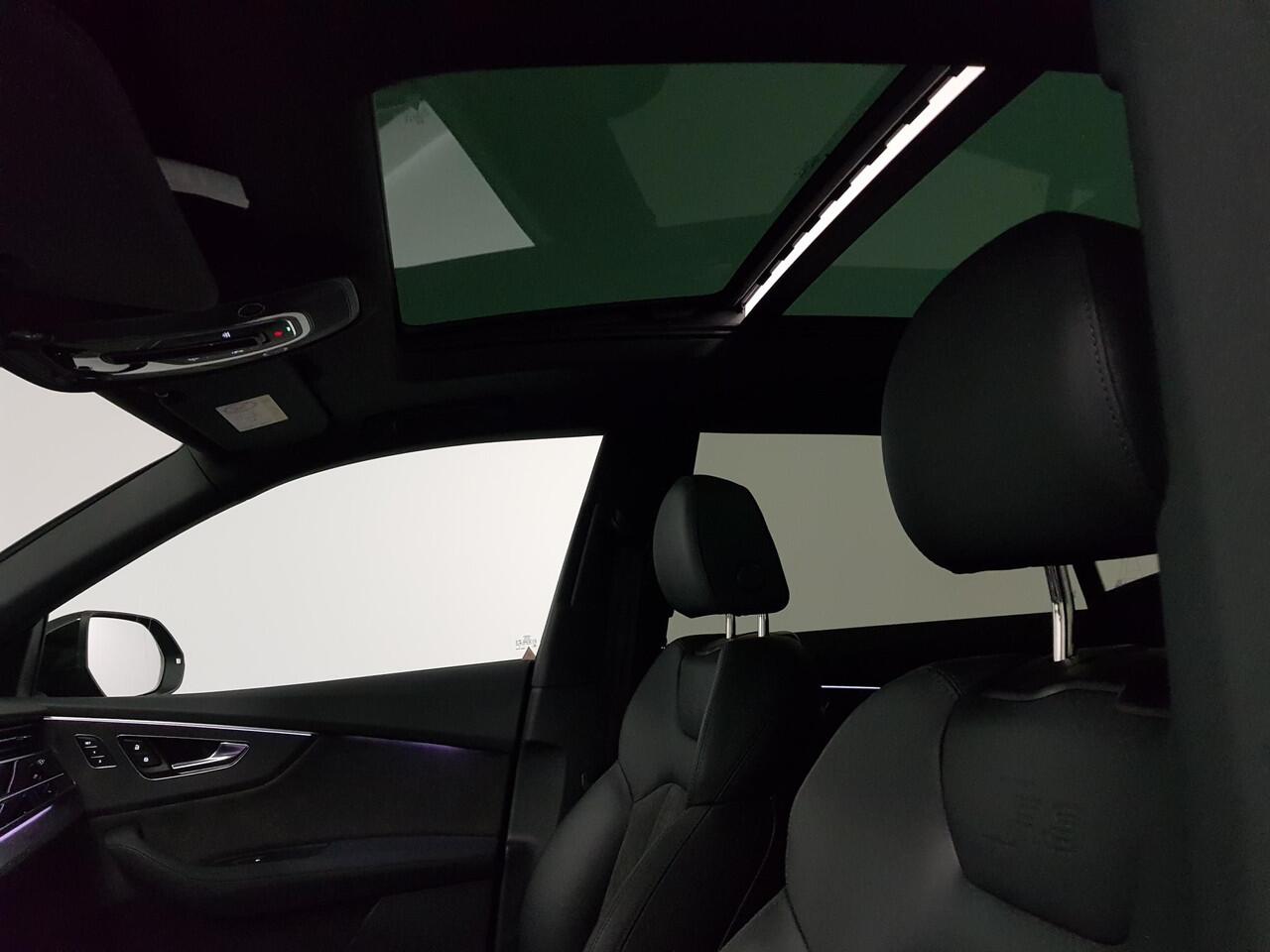 Audi RSQ8 4.0 TFSI RS Q8 Quattro 600pk! | Panorama dak | Navigatie | Electrische achterklep | Led | Camera | Climate Control | Parkeer sensoren voor en achter | Lichtmetalen Velgen