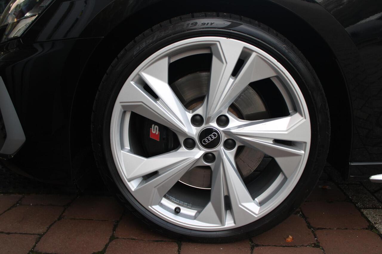 Audi S3 Limousine 2.0 TFSI 310PK S3 QUATTRO | APPLE CARPLAY/ANDROID AUTO | STOEL VERWARMING | S-LINE INTERIEUR/EXTERIEUR | SPORT STUUR S-LINE MET SCHAKEL FUNCTIE | NAVIGATIE | VIRTUAL COCKPIT PLUS | GLANS PAKKET | CRUISE CONTROL | ADVANCED KEY | AMBIENTE VERLICHT