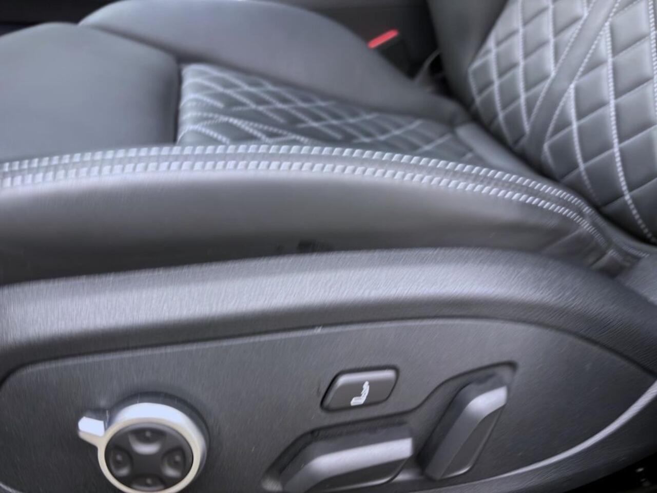 Audi S4 Avant S4 3.0 TDI Quattro 340 PK ACC Panoramadak 19 Inch Matrix LED Camera Sportstoelen PLUS