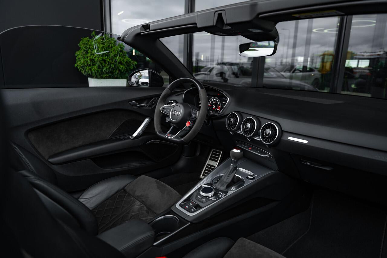 Audi TT RS 2.5 TFSI Roadster Quattro | Black Edition | B&O | Elektr. stoelen | Camera