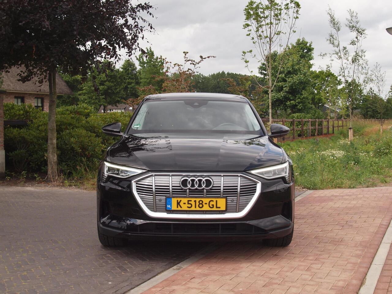 Audi e-tron 55 quattro edition 95 kWh | NL-Auto | Trekhaak | Parkeersensoren | DAB |