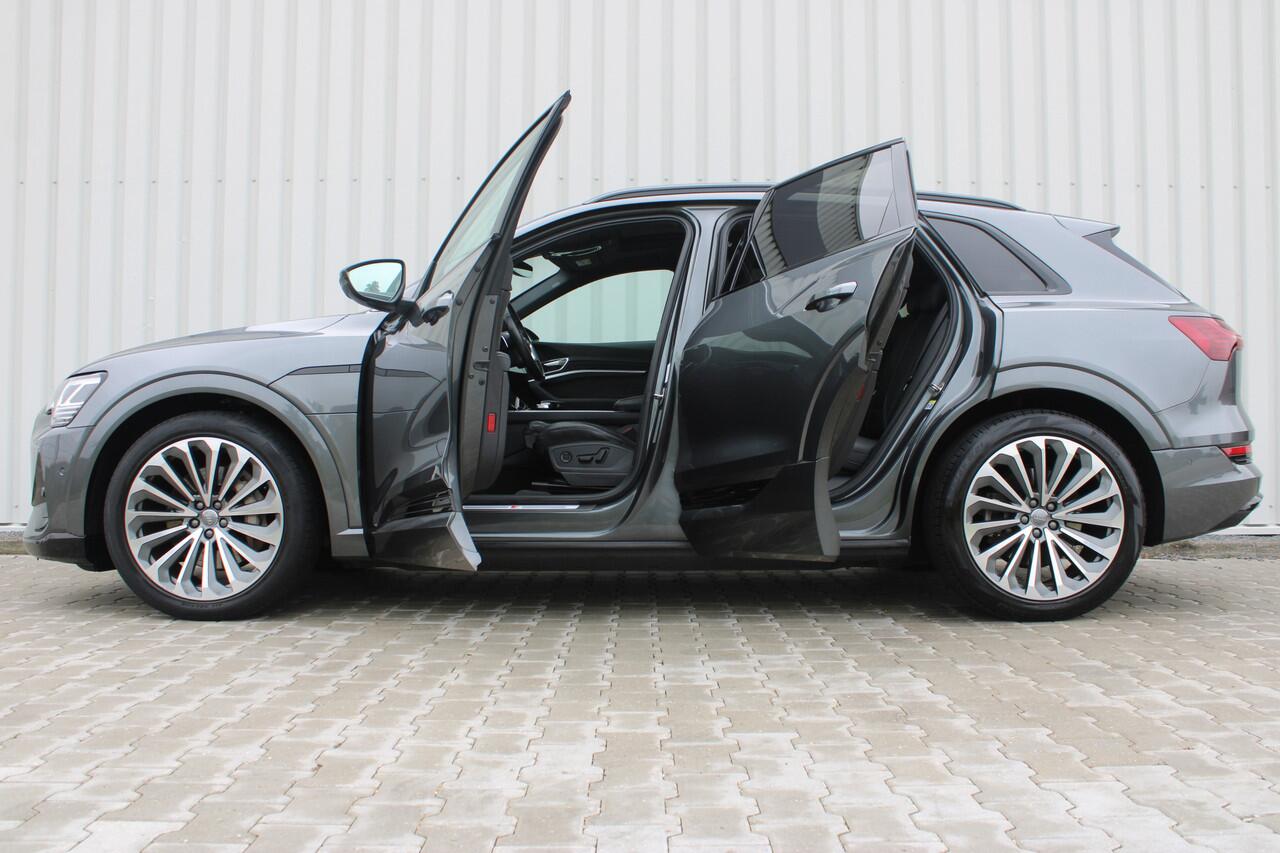 Audi e-tron 55 quattro S-line 95 kWh | Incl. 12 maanden garantie | SOH 95% | Schuif/kantel dak | Trekhaak | Adaptieve cruise control | Climate control | Stoelverwarming | Parkeercamera | Memory seat |