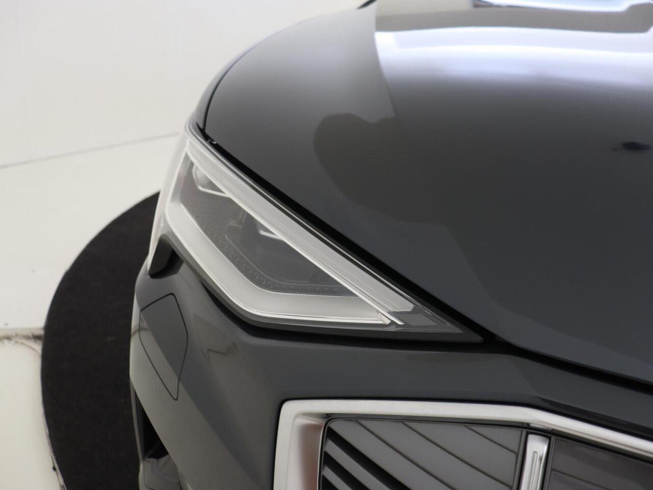 Audi e-tron e-tron 50 quattro Launch edition 71 kWh | Luchtvering | Navigatie Plus | Elektrische achterklep | Parkeersensoren | Cruise control | Elektrisch verstelbare voorstoelen | Elektrisch inklapbare buitenspiegels |