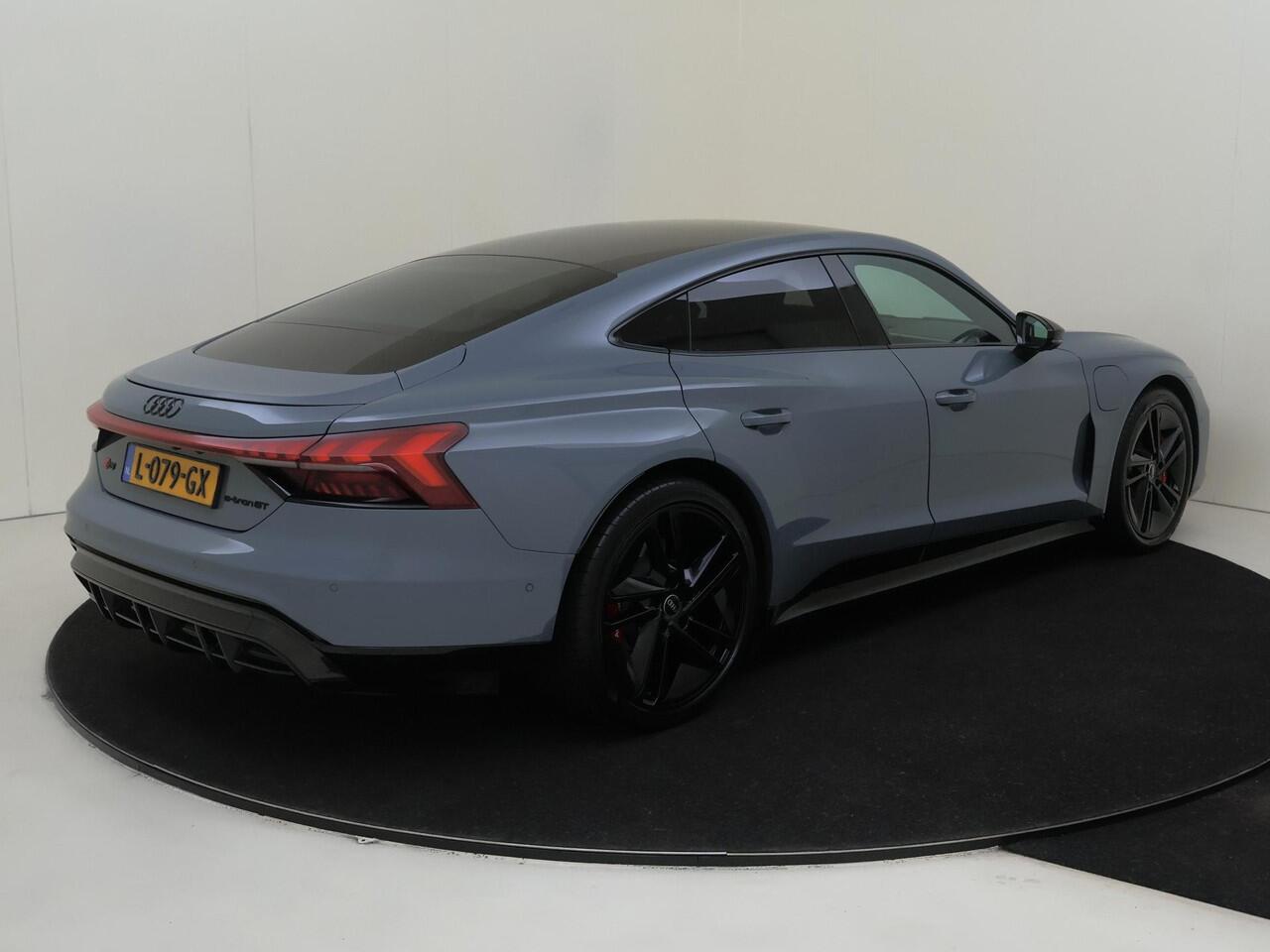 Audi e-tron GT RS 93 kWh | Carbon pakket in- en exterieur | 360 camera | Luchtvering | Stoelventilatie voor | Bang & Olufsen | Lederen bekleding | LED matrix verlichting |