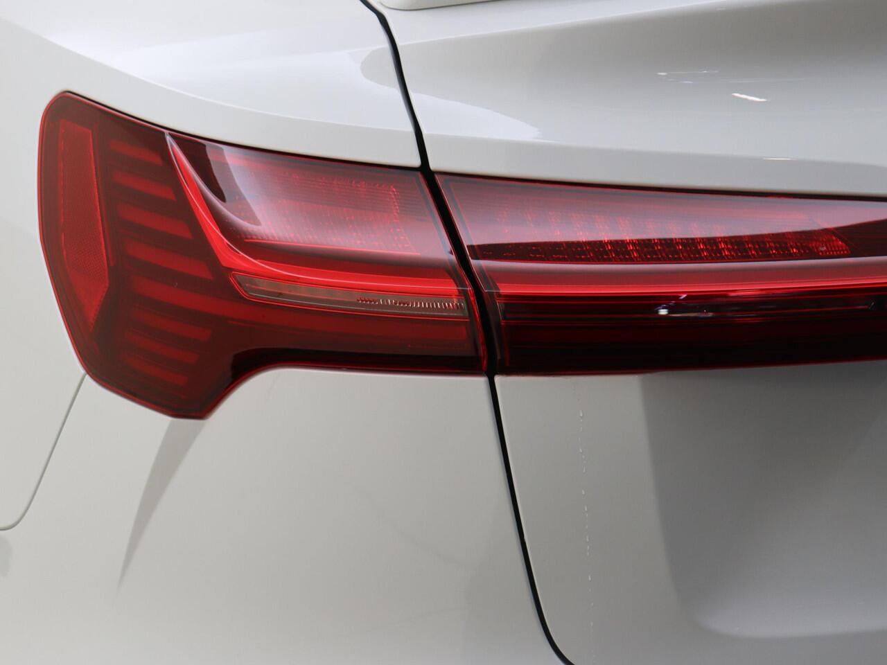 Audi e-tron Sportback 55 quattro S edition 95 kWh | SoH 100% | Panoramadak | Keyless | Luchtvering | Parkeerassistent | LED matrix verlichting | Sfeerverlichting | Achteruitrijcamera | Navigatie Plus |