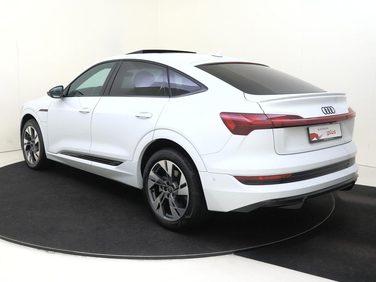 Audi e-tron Sportback 55 quattro S edition 95 kWh | SoH 100% | Panoramadak | Keyless | Luchtvering | Parkeerassistent | LED matrix verlichting | Sfeerverlichting | Achteruitrijcamera | Navigatie Plus |