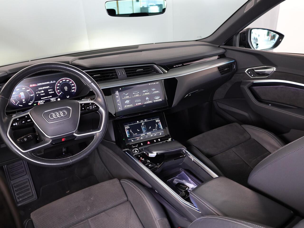 Audi e-tron Sportback 55 quattro S edition 95 kWh 408pk | Panoramadak | Afneembare trekhaak | Matrix Led koplampen | Parkeer camera achter