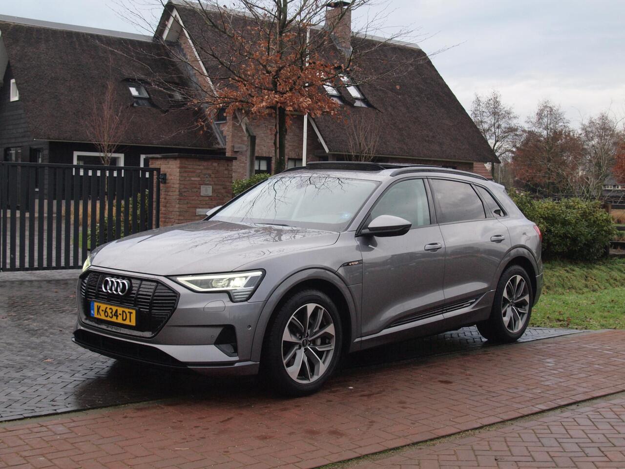 Audi e-tron 55 quattro Business edition Plus 95 kWh | 91% | Panoramadak | Apple Carplay | Trekhaak | Parkeersensoren | Adaptieve Cruise Control |