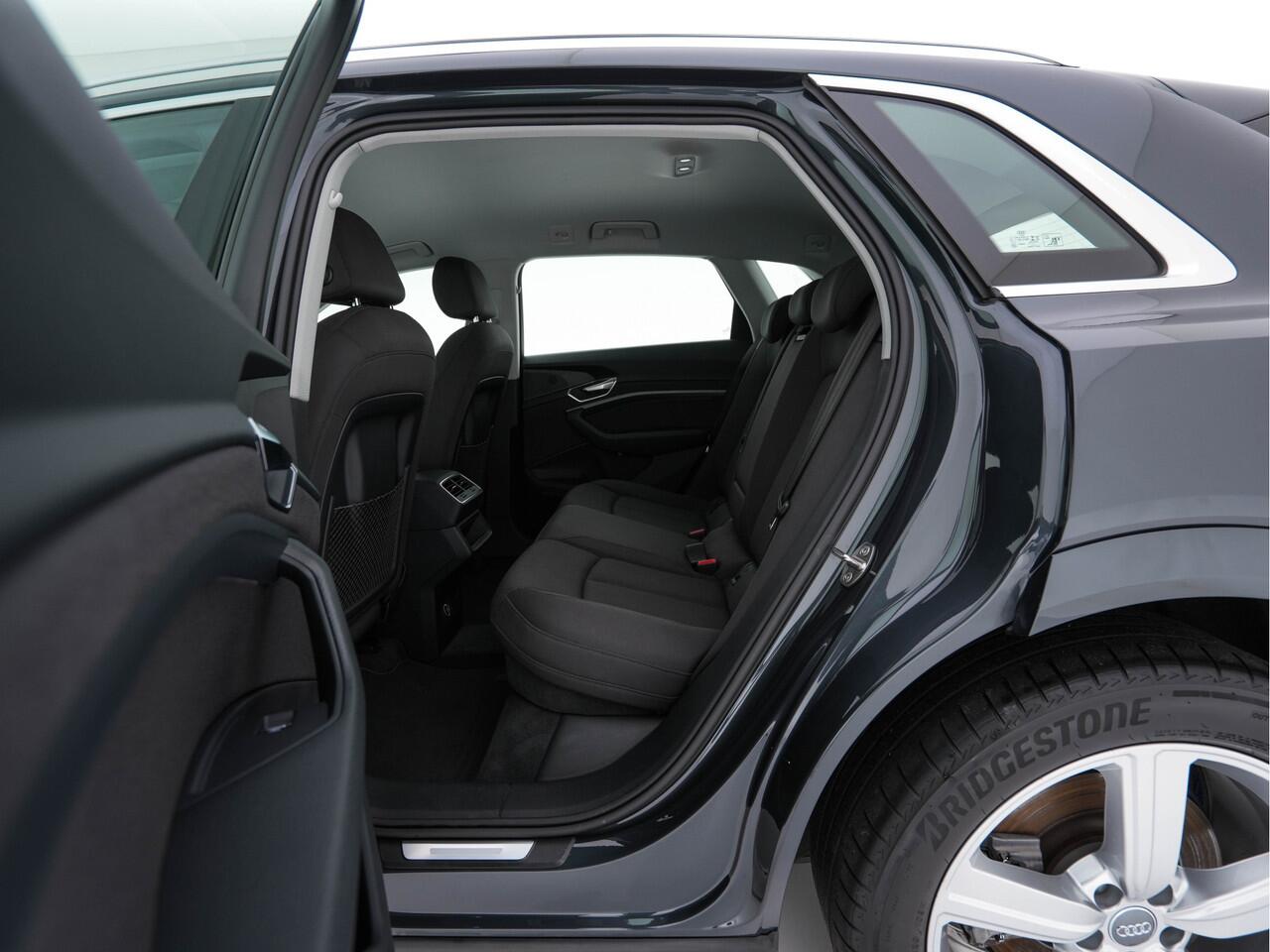 Audi e-tron 50 Quattro Launch edition 71 kWh (?) (3-Fase-11 kW) {SOH-100%} (INCL-BTW) Aut. *HEATPUMP | FULL-LED | DIGI-COCKPIT | NAVI-FULLMAP | HEATED-COMFORTSEATS | KEYLESS | AUDI-SOUND | SHIFT-PADDLES | ECC | PDC | CRUISE | 20''ALU*