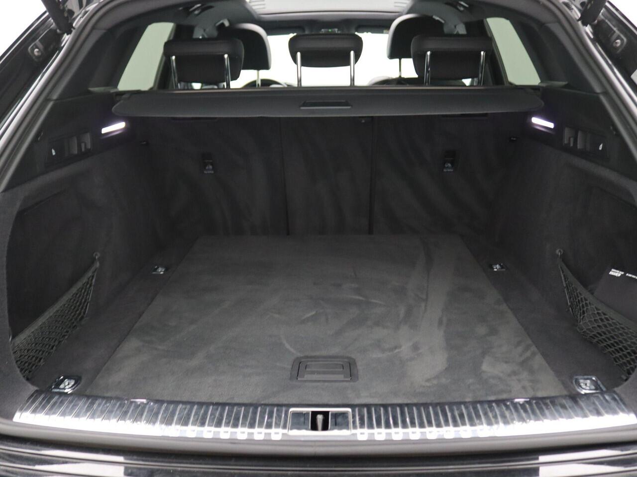 Audi e-tron 55 quattro S edition 95 kWh 408PK Aut. SOH 92,25%, Pano-Schuifdak, Memorystoel, Luchtvering, Alarm, Stoelverwarming, 20" LM Velgen, Adaptieve Cruise Control