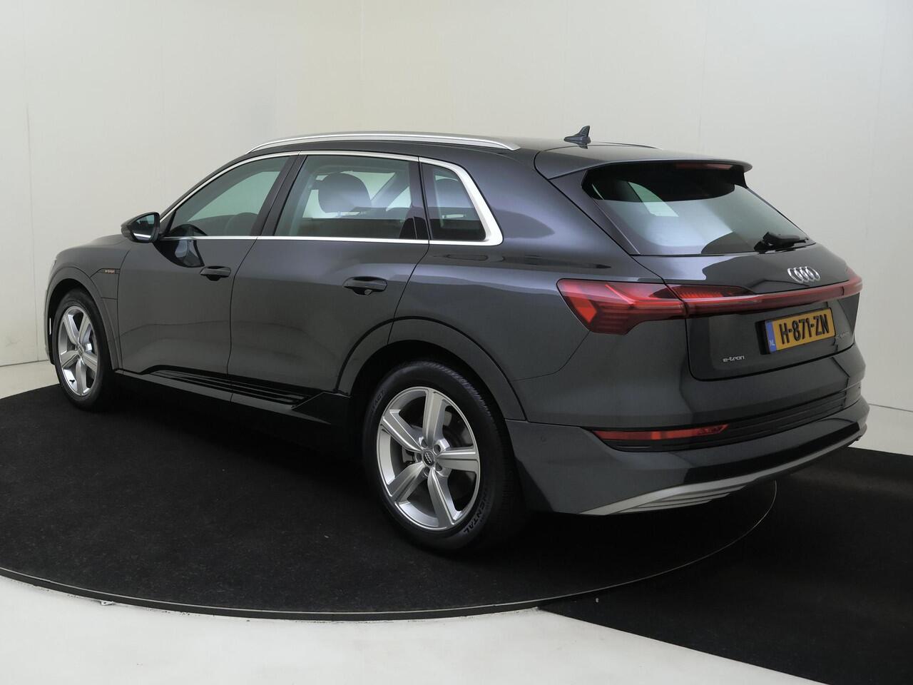 Audi e-tron e-tron 50 quattro Launch edition 71 kWh | Luchtvering | Navigatie Plus | Elektrische achterklep | Parkeersensoren | Cruise control | Elektrisch verstelbare voorstoelen | Elektrisch inklapbare buitenspiegels |