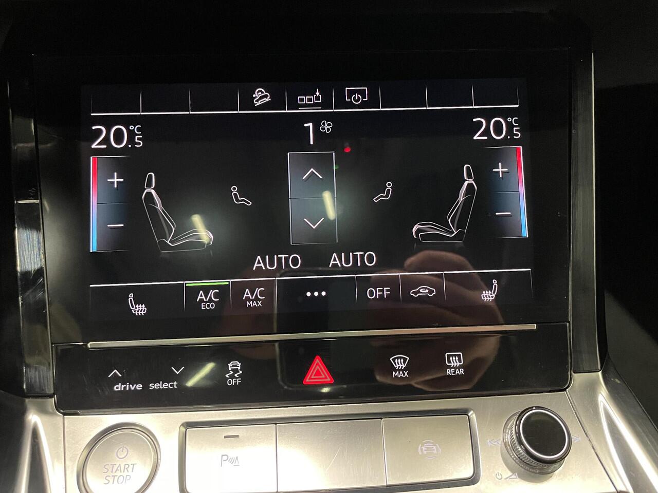 Audi e-tron e-tron 50 quattro Launch edition plus 71 kWh Panoramadak Navigatie Apple Carplay/Android Auto Parkeersensoren Adaptive Cruise Control Memory stoelen Leder Stoelverwarming Climate Control