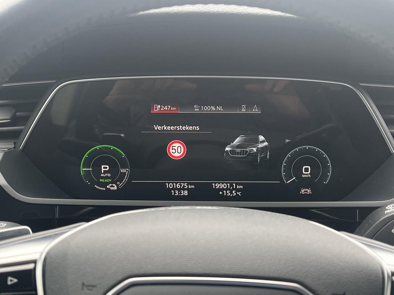 Audi e-tron e-tron 50 quattro Launch edition plus 71 kWh ACC Panoramadak Lederen bekleding