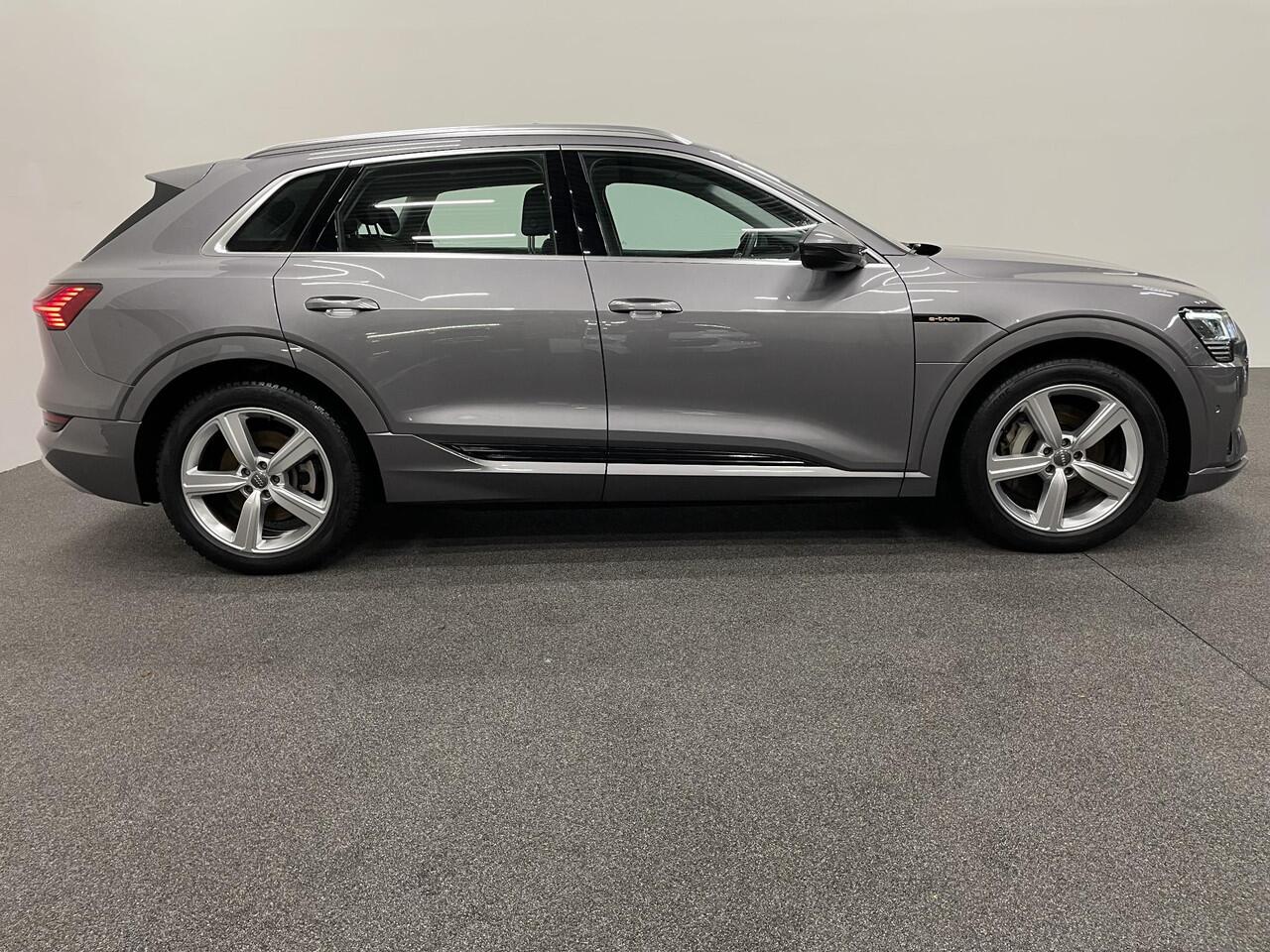 Audi e-tron e-tron 50 quattro Launch edition plus 71 kWh Panoramadak Navigatie Apple Carplay/Android Auto Parkeersensoren Adaptive Cruise Control Memory stoelen Leder Stoelverwarming Climate Control