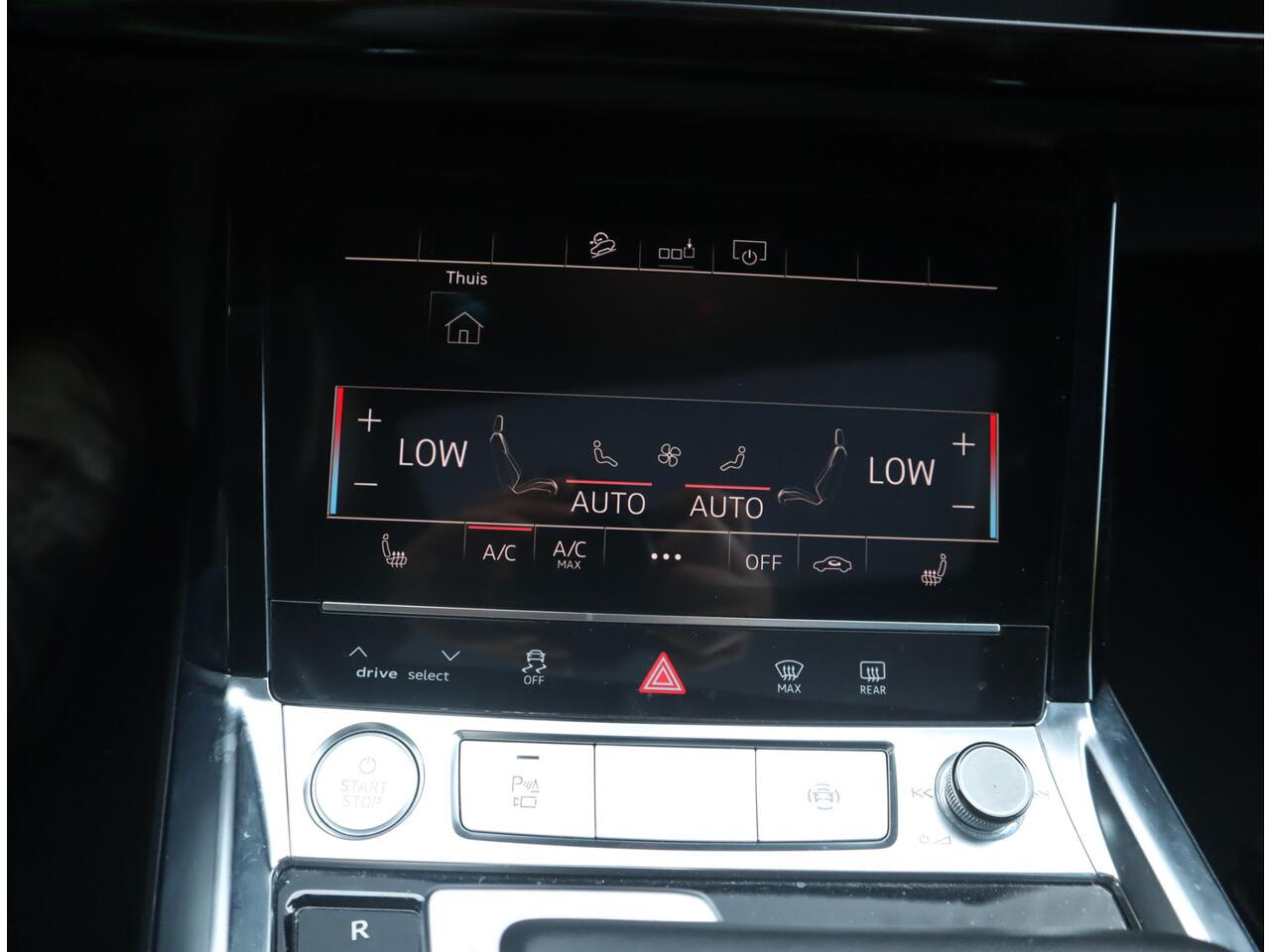 Audi e-tron 50 quattro Business edition Plus 71 kWh / Panoramadak / Sportstoelen/ SOH 91%