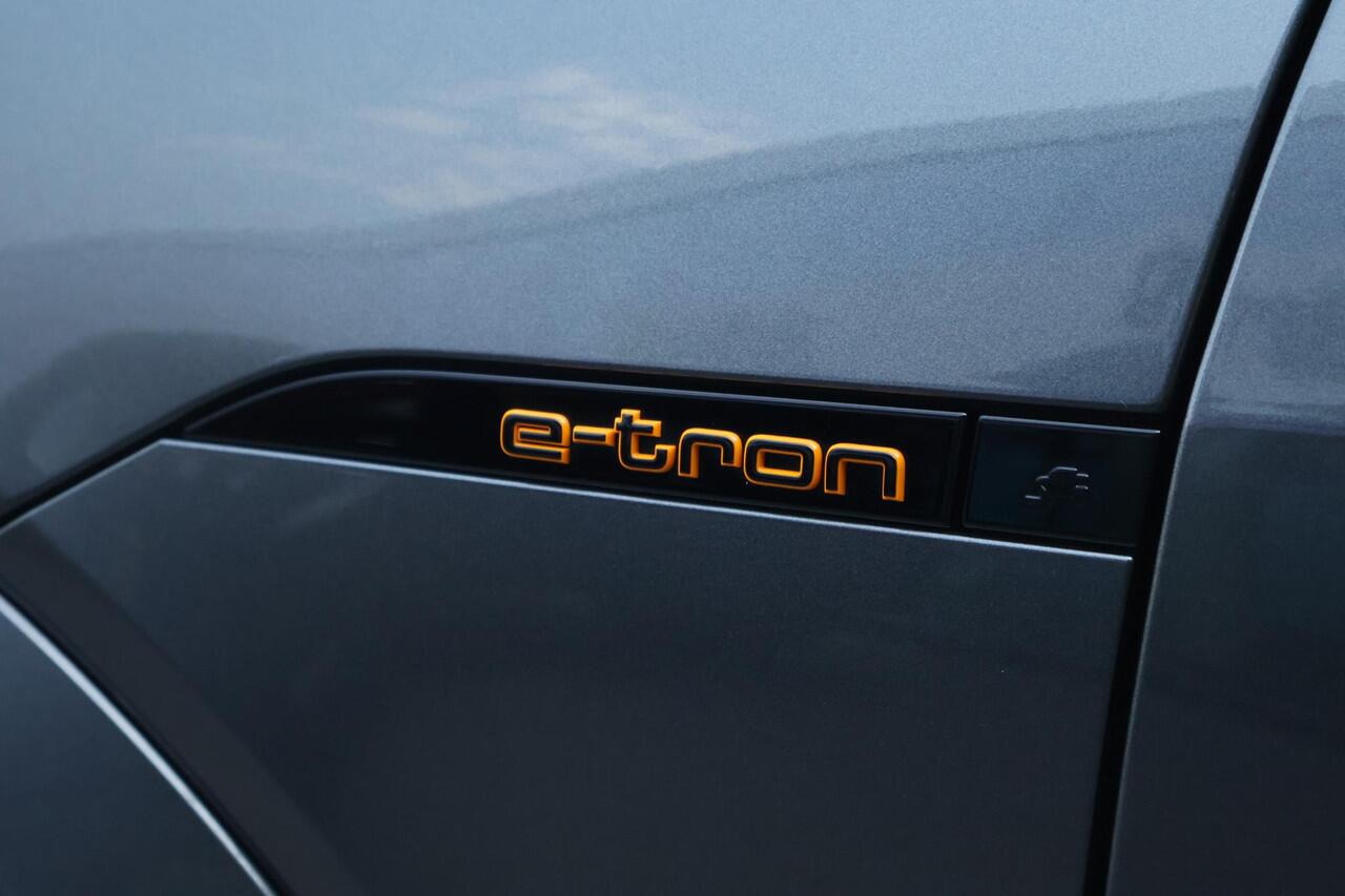 Audi e-tron S quattro 95 kWh / SoH 95% / Panorama / Matrix / B&O