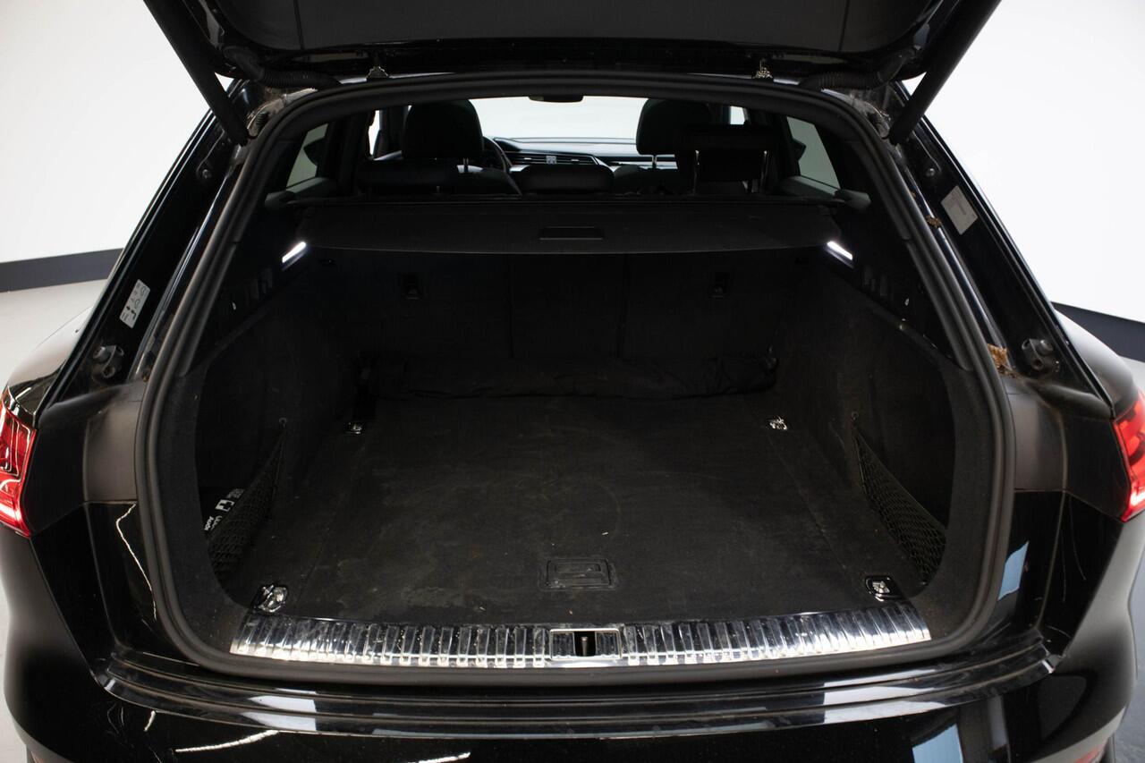 Audi e-tron 50 quattro Black edition | Blackpack | Panoramadak | 1e eigenaar |