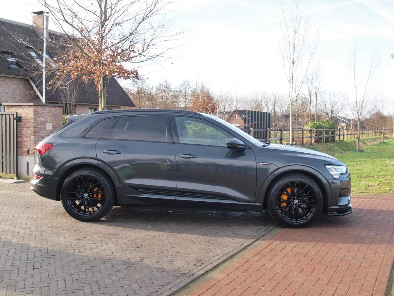 Audi e-tron 55 quattro Business edition 95 kWh | SOH 95% | 21 Inch | Camera | Apple Carplay | Sfeerverlichting | Stoelmemory |