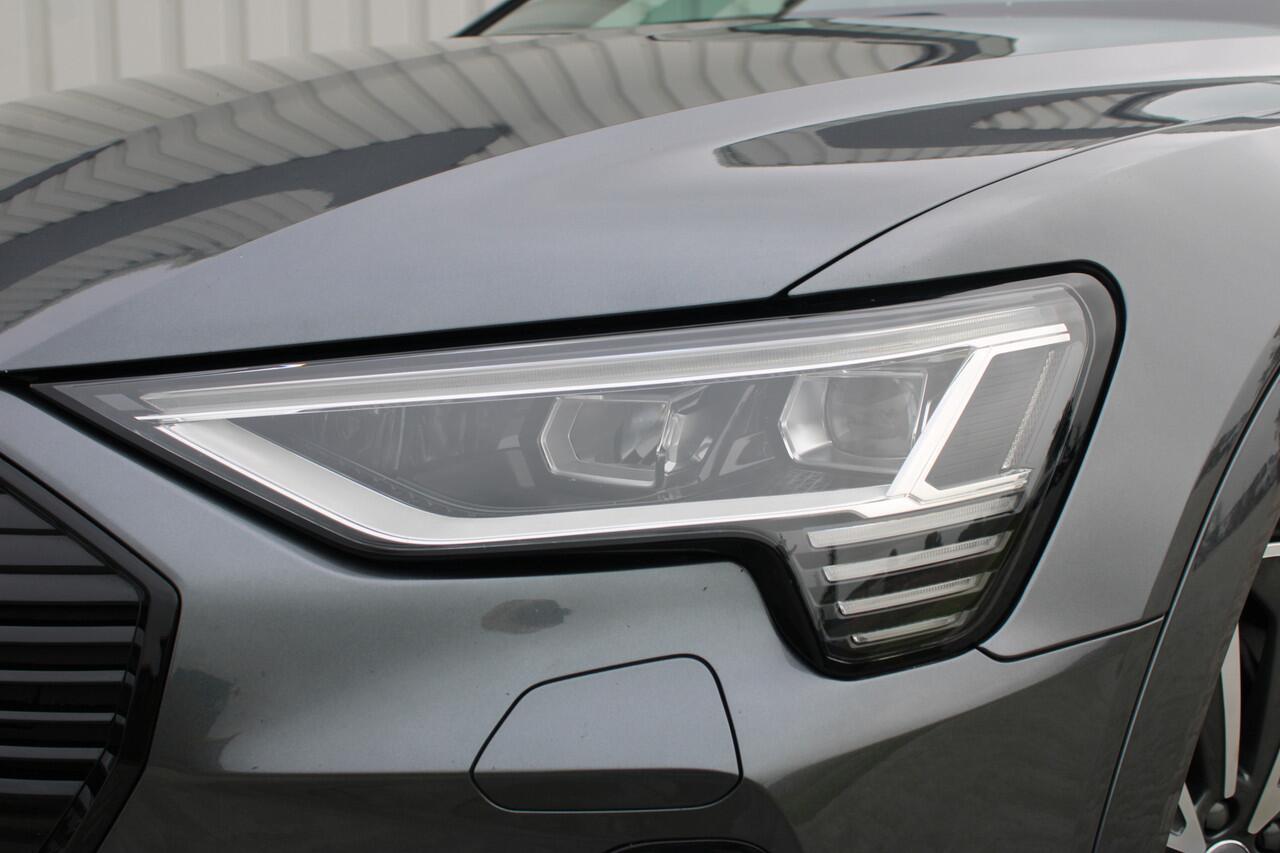 Audi e-tron 55 quattro S-line 95 kWh | Incl. 12 maanden garantie | Schuif/kantel dak | Trekhaak | Adaptieve cruise control | Climate control | Stoelverwarming | Parkeercamera | Memory seat |
