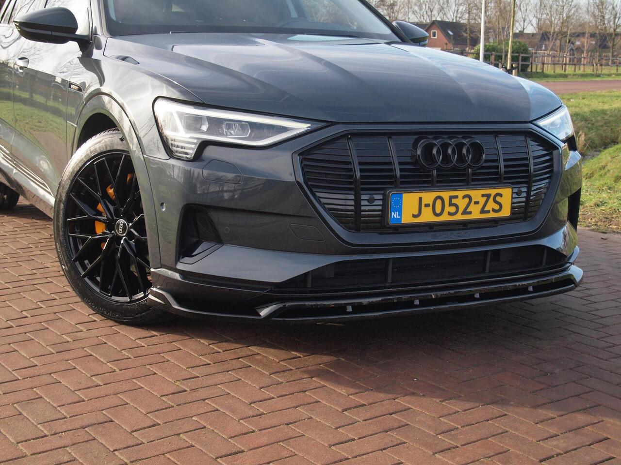 Audi e-tron 55 quattro Business edition 95 kWh | SOH 95% | 21 Inch | Camera | Apple Carplay | Sfeerverlichting | Stoelmemory |