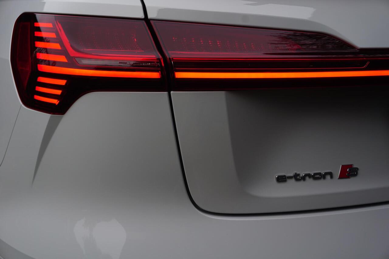 Audi e-tron Sportback S Quattro RS Stoelen l Luchtvering l Pano l Zwart Optiek l 22 Inch l B&O l NAP l Sfeer