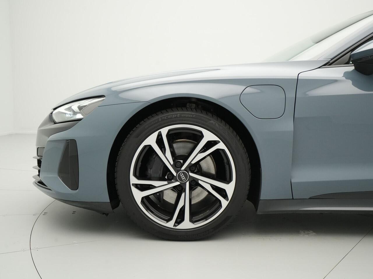 Audi e-tron GT 93 kWh Panorama Camera Matrix Stoelverwarming Carplay Navigatie 96