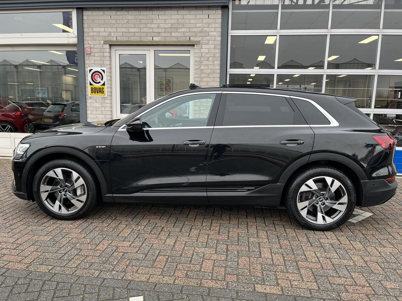 Audi e-tron 50 quattro edition 71 kWh / AUTOMAAT/ PANO / LUCHTVERING/ TREKHAAK/ SMARTPHONE INTERFACE/ ELEK. KLEP/ STOEL VERWARM./ PARK.SENSOR.V+A./ CAMERA V+A/ ACC/ KEYLESS/ DRIVE SELECT/ NAVI/ LED/ DAB/ CLIMA/ ISOFIX/ 20'' LMV