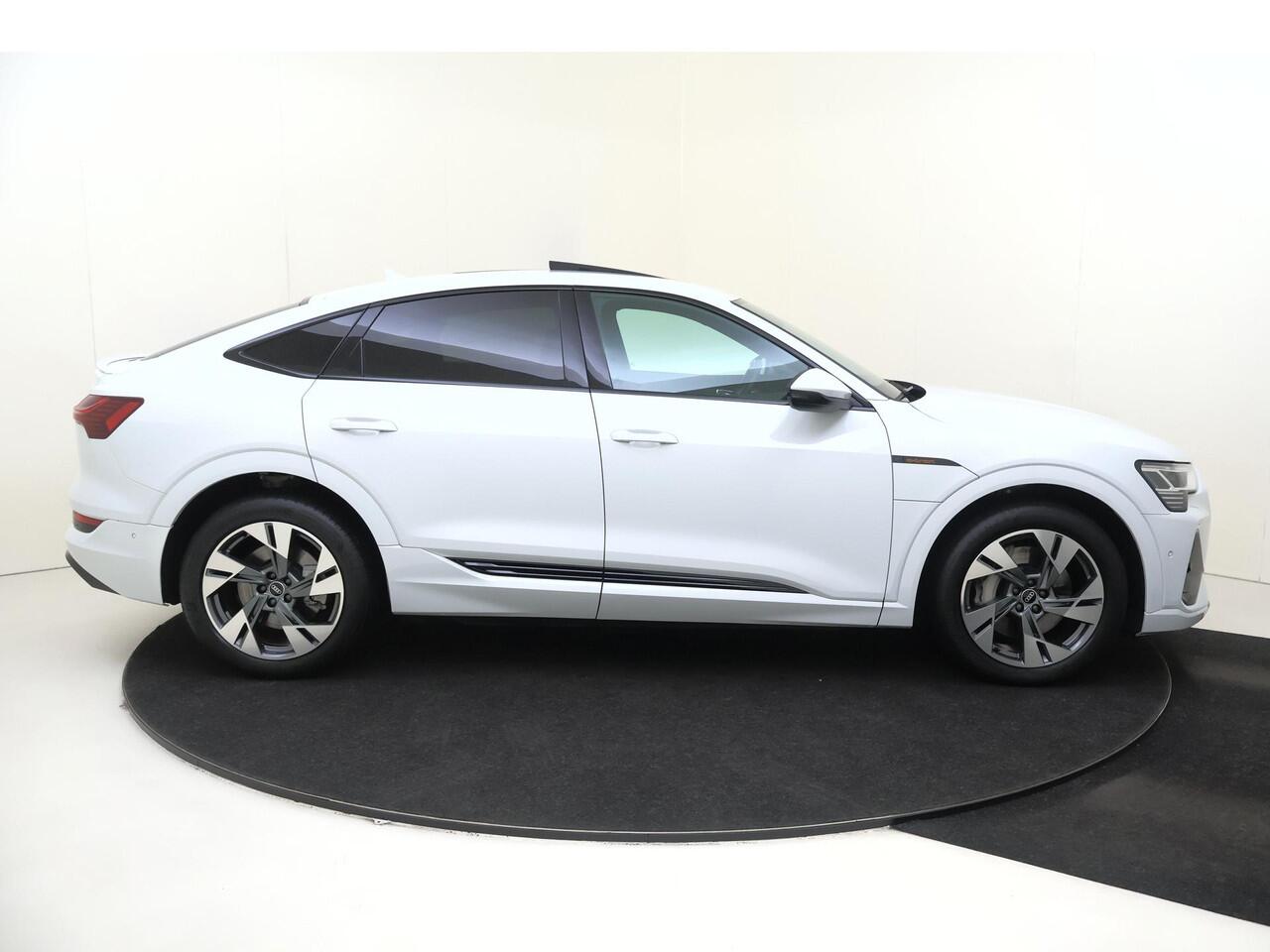 Audi e-tron Sportback 55 quattro S edition 95 kWh | SoH 100% | Panoramadak | Keyless | Luchtvering | Parkeerassistent | LED matrix verlichting | Sfeerverlichting | Achteruitrijcamera | Navigatie Plus |