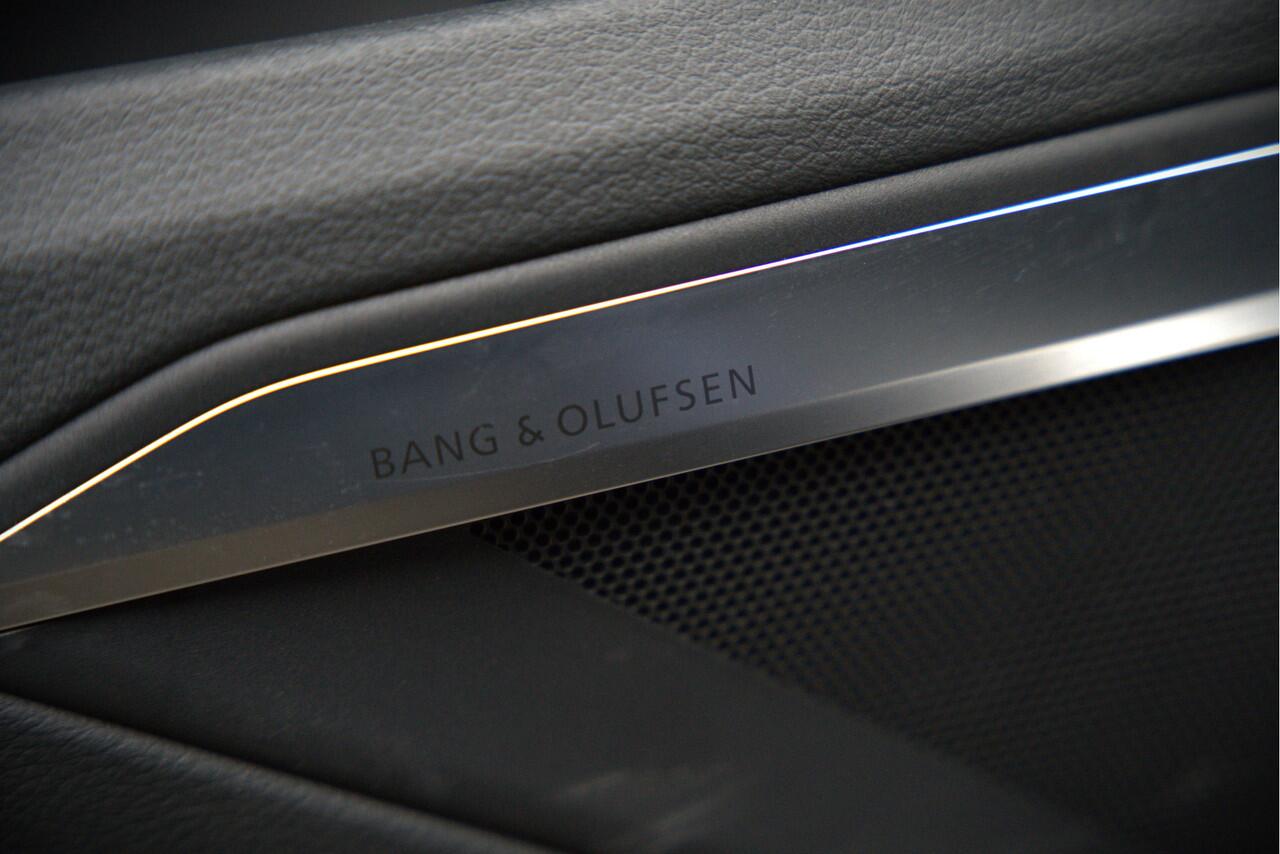 Audi e-tron e-tron 55 quattro advanced Pro Line S 95 kWh | Panoramadak | Bang & Olufsen | Stoelverwarming | Head-Up Display | 360 Camera | Matrix LED | Luchtvering | Memory Seat | Keyless | Elektrisch Verstelbare Stoelen | B&O