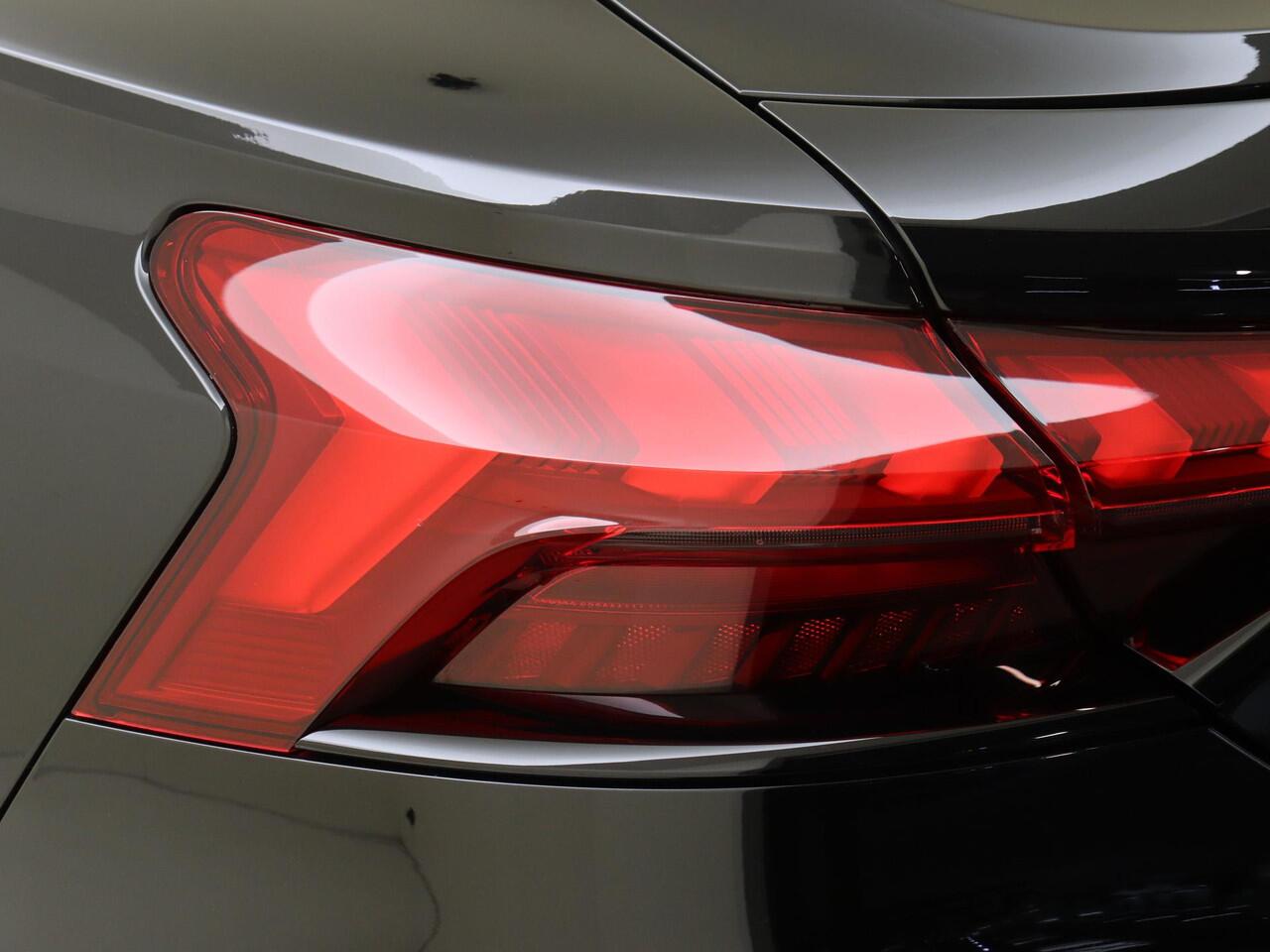 Audi e-tron GT S e-tron GT | Panoramadak | Carbid remsysteem | Luchtvering | Head-up display | Vierwielbesturing | Laser LED verlichting | Bang & Olufsen | 360 camera |