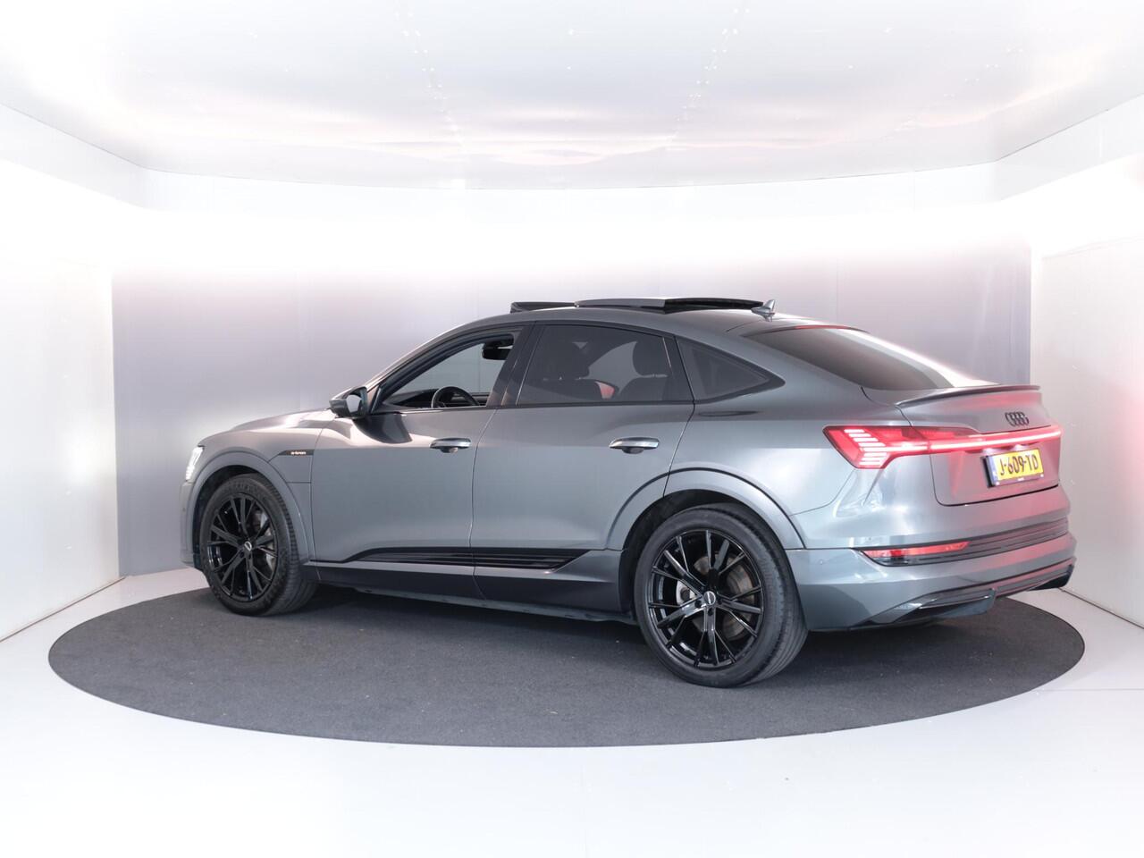 Audi e-tron Sportback 55 quattro S edition 95 kWh 408pk | Panoramadak | Afneembare trekhaak | Matrix Led koplampen | Parkeer camera achter