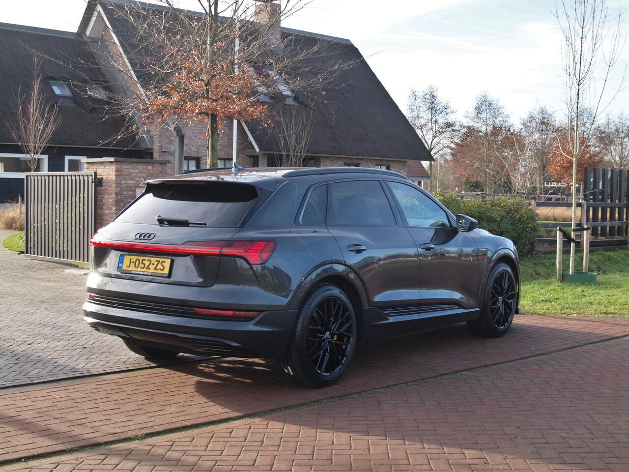 Audi e-tron 55 quattro Business edition 95 kWh | SOH 95% | 21 Inch | Camera | Apple Carplay | Sfeerverlichting | Stoelmemory |