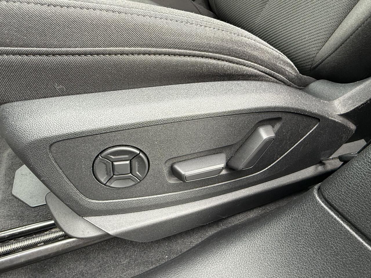 Audi e-tron BWJ 2021 55 quattro 408 PK Business edition 95 kWh TREKHAAK | FULL LED | ADAPTIVE CRUISE | ELEKTR STOELEN | ELEKTR ACHTERKLEP | BLUETOOTH | PDC | LMV