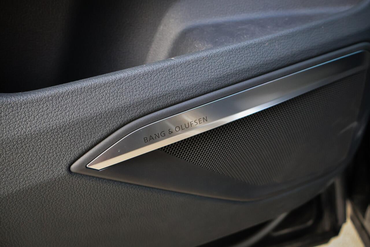 Audi e-tron Sportback 55 quattro 95 kWh | NETTO BIJTELLING SLECHTS ¤ 472,- | RS-STOELEN | ADAPTIVE CRUISE | 22" | B&O SURROUND | PANORAMADAK | VIRTUAL MIRRORS | STUURWIELVERWARMING | TREKHAAK| HEAD-UP DISPLAY | STOELVERWARMING V+A | LUCHTVERING | CARPLAY | DUBBE GLAS