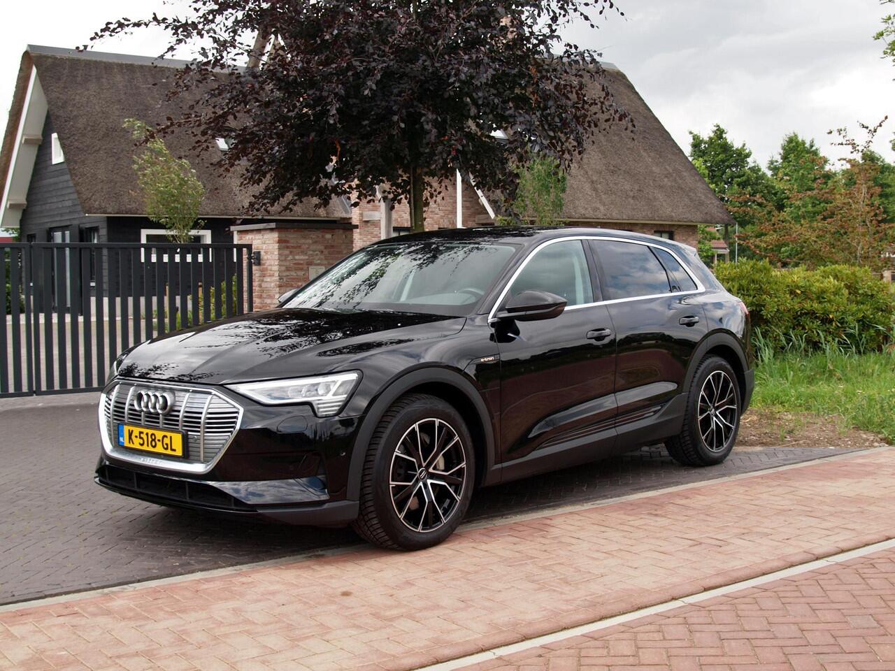 Audi e-tron 55 quattro edition 95 kWh | NL-Auto | Trekhaak | Parkeersensoren | DAB |