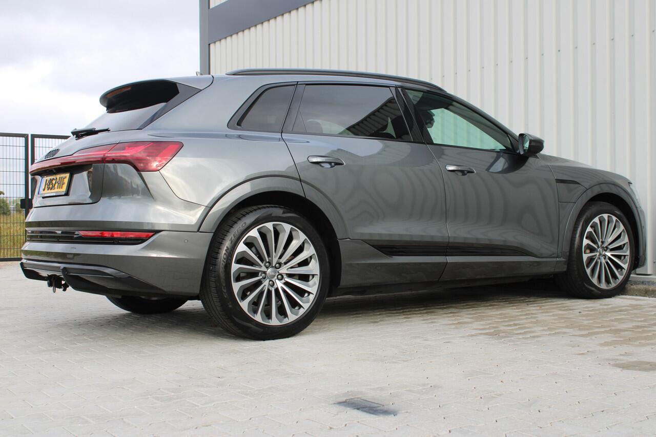 Audi e-tron 55 quattro S-line 95 kWh | Incl. 12 maanden garantie | SOH 95% | Schuif/kantel dak | Trekhaak | Adaptieve cruise control | Climate control | Stoelverwarming | Parkeercamera | Memory seat |