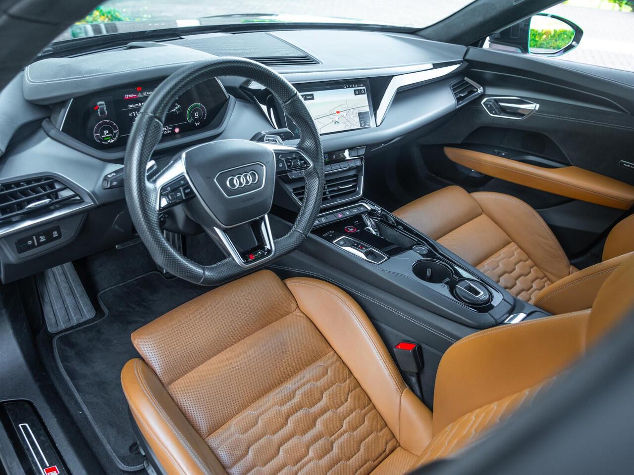 Audi e-tron GT RS 93 kWh 598pk | Volleder Exclusive | 21"| Panodak | Stoelkoeling en Verw | Etc..