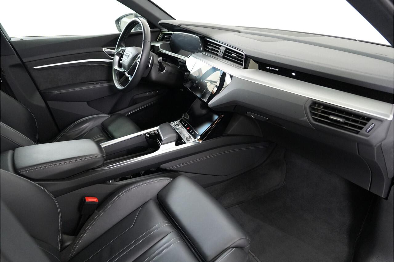 Audi e-tron 55 quattro S edition 95 kWh S-Line | Trekhaak | Pano | Leder | Trekhaak | Camera | Premium Audio |