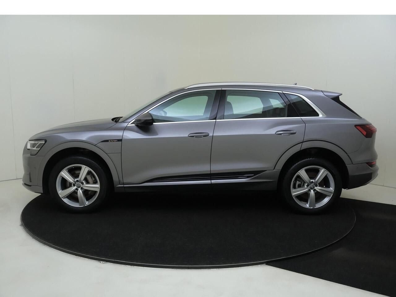 Audi e-tron e-tron 50 quattro Launch edition 71 kWh | Luchtvering | Navigatie Plus | Lederen bekleding | Elektrisch verstelbare voorstoelen | Parkeersensoren | Cruise control |
