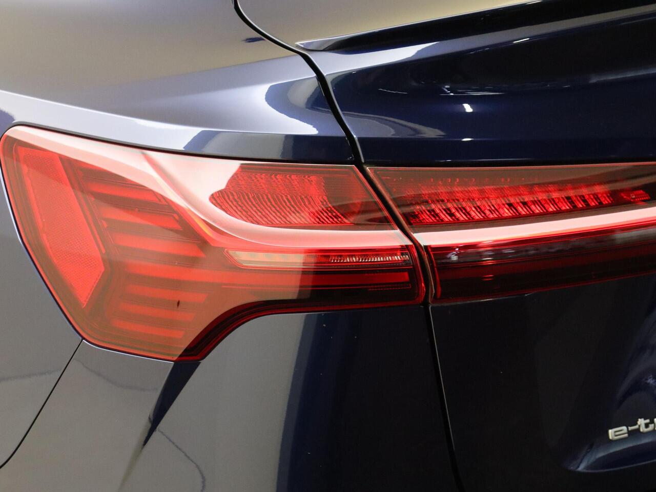 Audi e-tron Sportback 50 quattro S edition 71 kWh | SOH 100% | Panoramadak | Luchtvering | Stoelverwarming | Optiek zwart Plus | Achteruitrijcamera | LED matrix verlichting | Geheugenfunctie bestuurdersstoel |