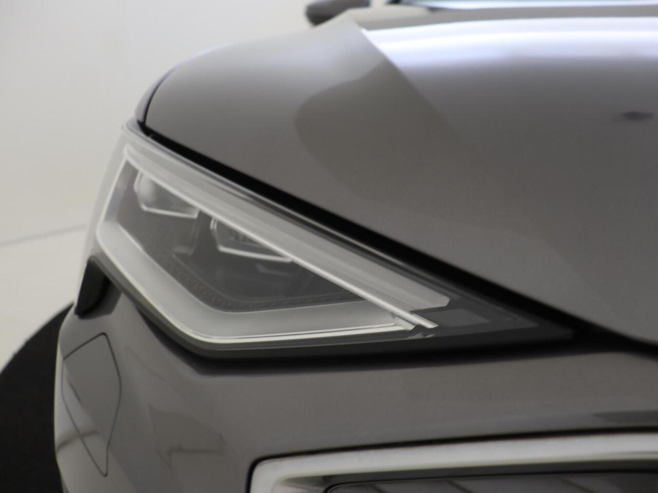 Audi e-tron e-tron 50 quattro Launch edition 71 kWh | Luchtvering | Navigatie Plus | Lederen bekleding | Elektrisch verstelbare voorstoelen | Parkeersensoren | Cruise control |