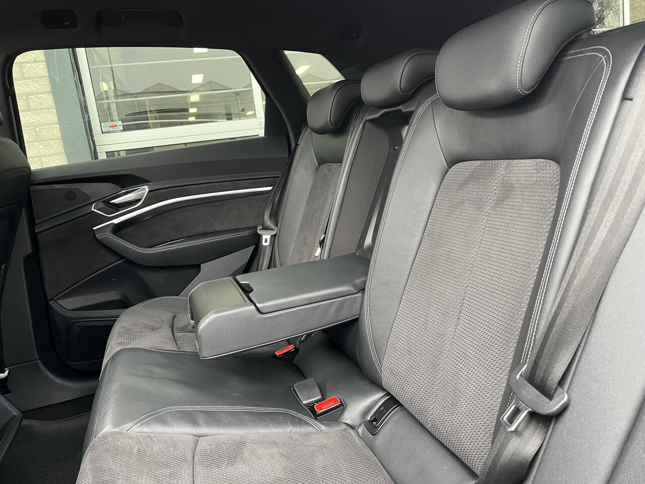 Audi e-tron 50 quattro edition 71 kWh / AUTOMAAT/ PANO / LUCHTVERING/ TREKHAAK/ SMARTPHONE INTERFACE/ ELEK. KLEP/ STOEL VERWARM./ PARK.SENSOR.V+A./ CAMERA V+A/ ACC/ KEYLESS/ DRIVE SELECT/ NAVI/ LED/ DAB/ CLIMA/ ISOFIX/ 20'' LMV