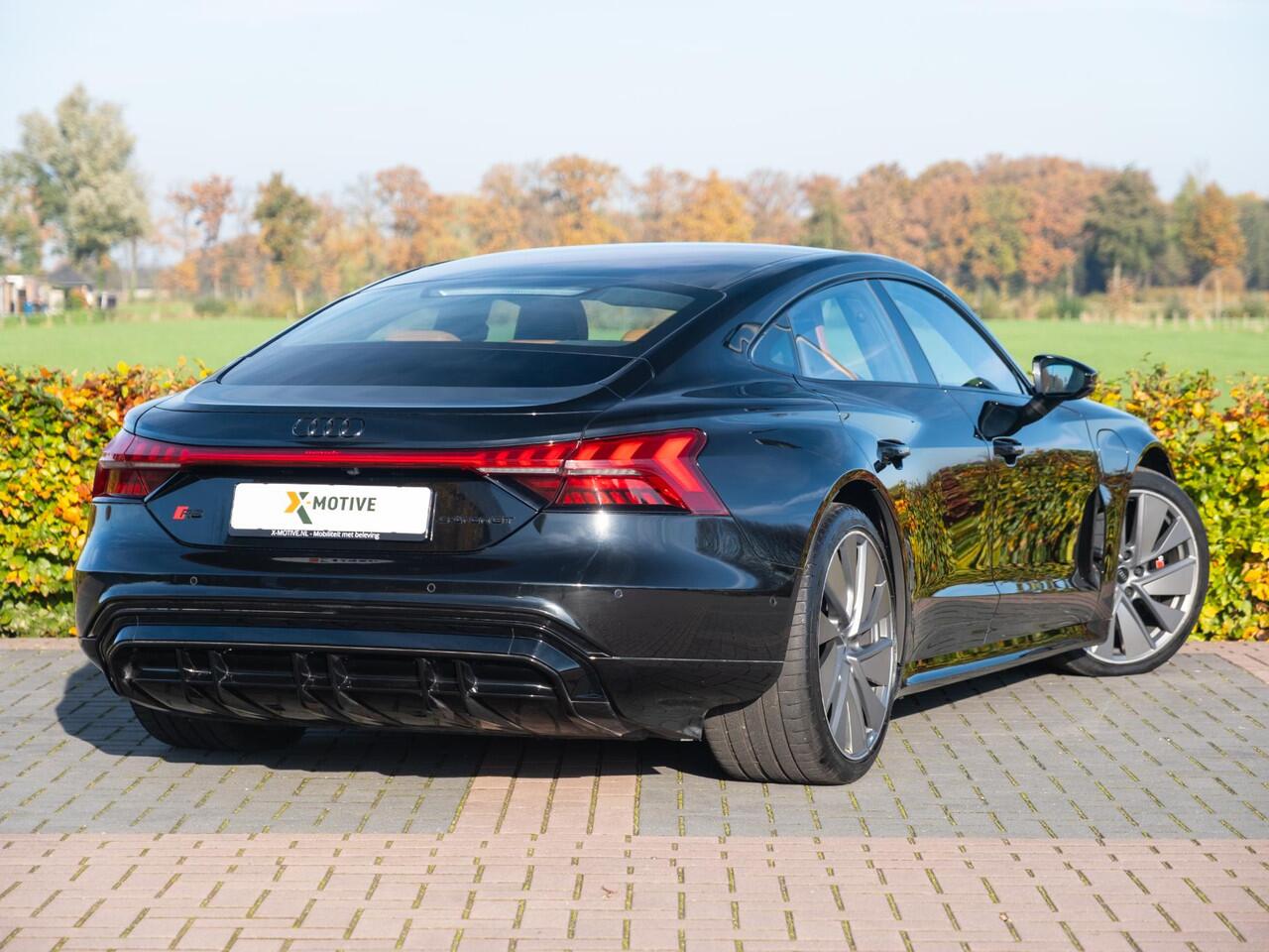 Audi e-tron GT RS 93 kWh 598pk | Volleder Exclusive | 21"| Panodak | Stoelkoeling en Verw | Etc..