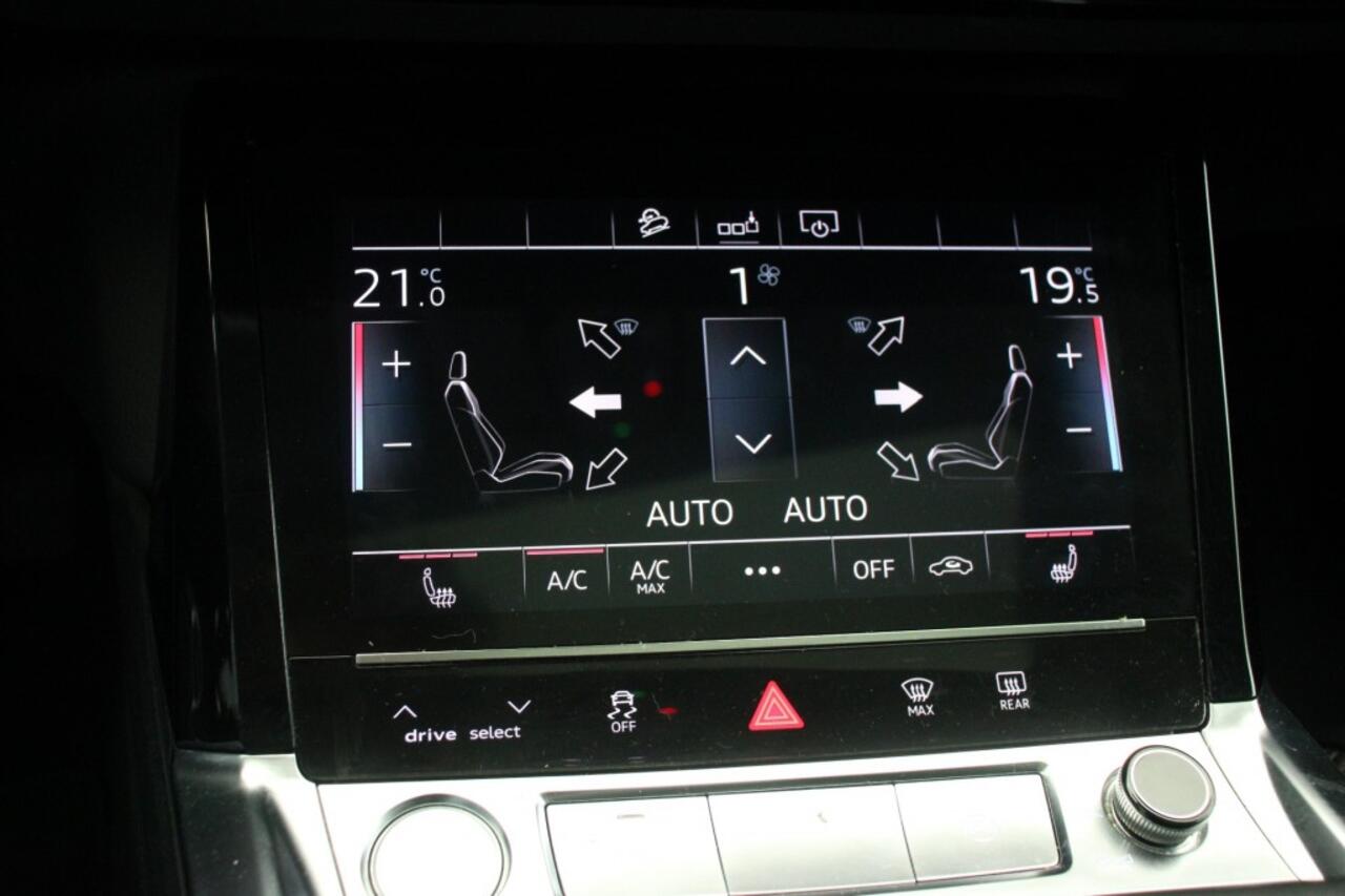 Audi e-tron 50 quattro Launch edition plus 71 kWh - Panorama, Carplay, Memory, Leer, Navi, Camera, Stoelverw. SOH 87%