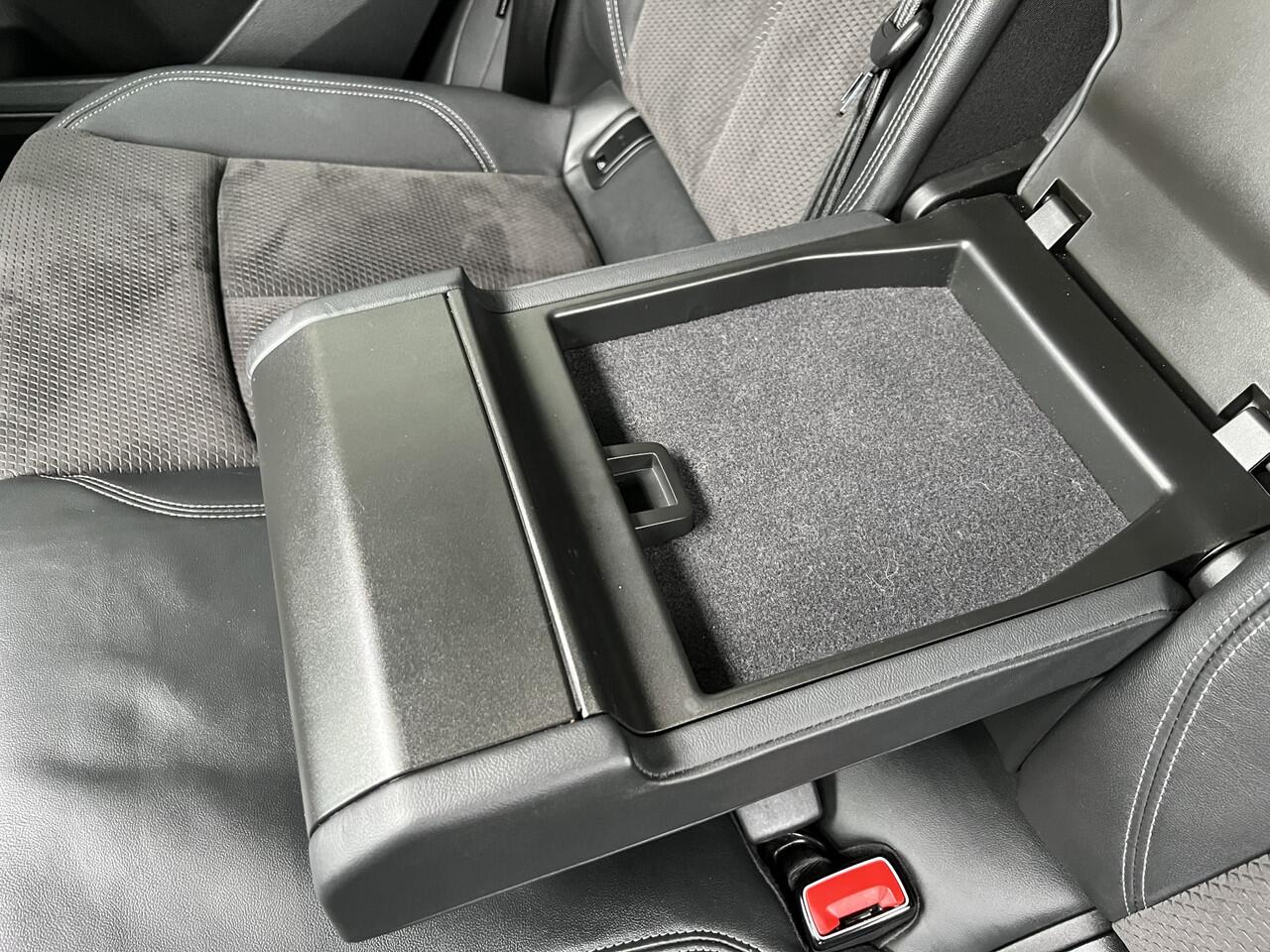 Audi e-tron 50 quattro edition 71 kWh / AUTOMAAT/ PANO / LUCHTVERING/ TREKHAAK/ SMARTPHONE INTERFACE/ ELEK. KLEP/ STOEL VERWARM./ PARK.SENSOR.V+A./ CAMERA V+A/ ACC/ KEYLESS/ DRIVE SELECT/ NAVI/ LED/ DAB/ CLIMA/ ISOFIX/ 20'' LMV