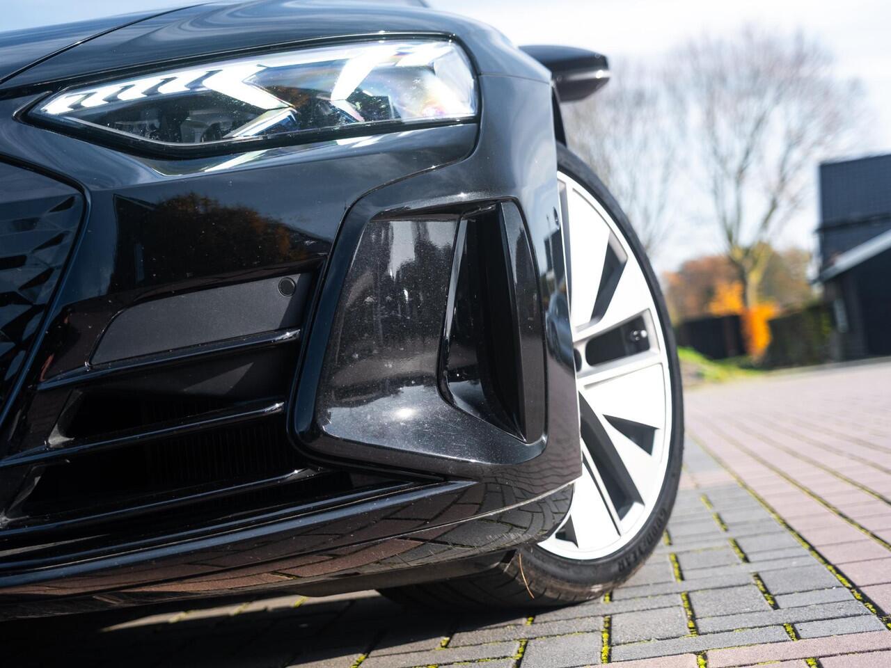 Audi e-tron GT RS 93 kWh 598pk | Volleder Exclusive | 21"| Panodak | Stoelkoeling en Verw | Etc..